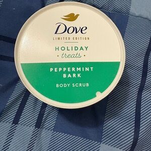 Dove Peppermint Bark Body Scrub